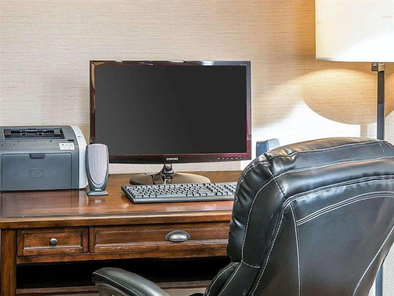 Bluffton Inn & Suites Bagian luar foto