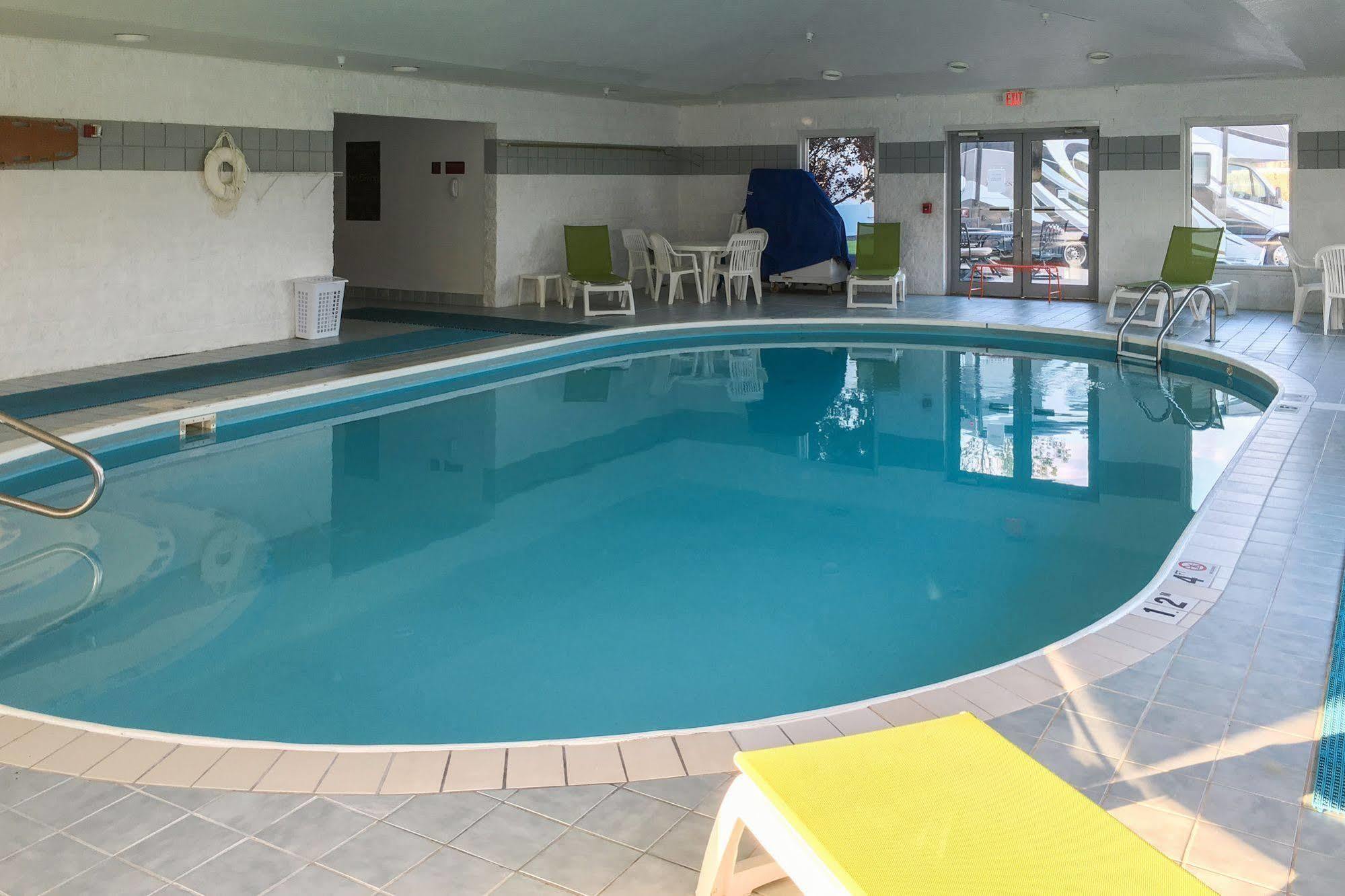Bluffton Inn & Suites Bagian luar foto