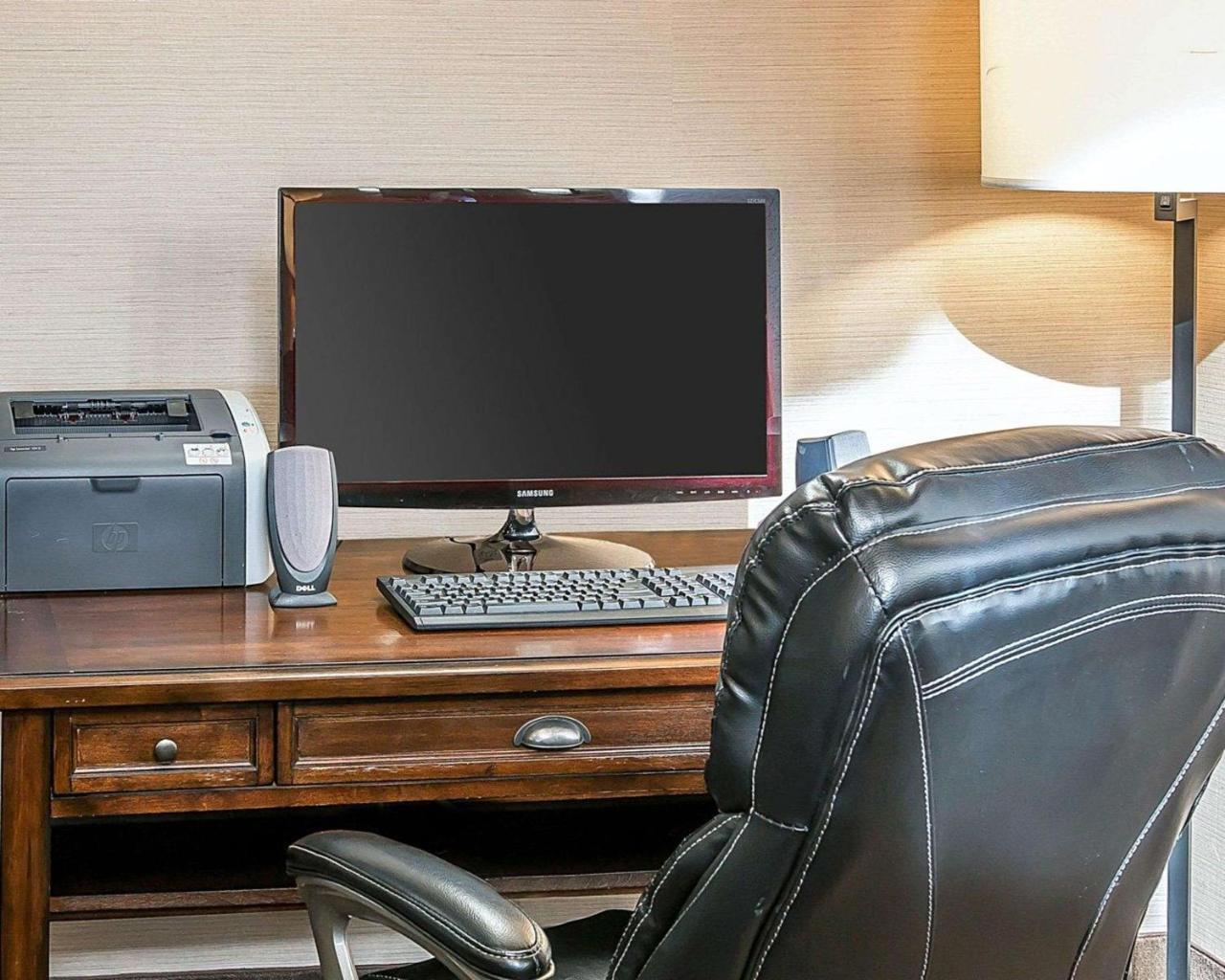 Bluffton Inn & Suites Bagian luar foto