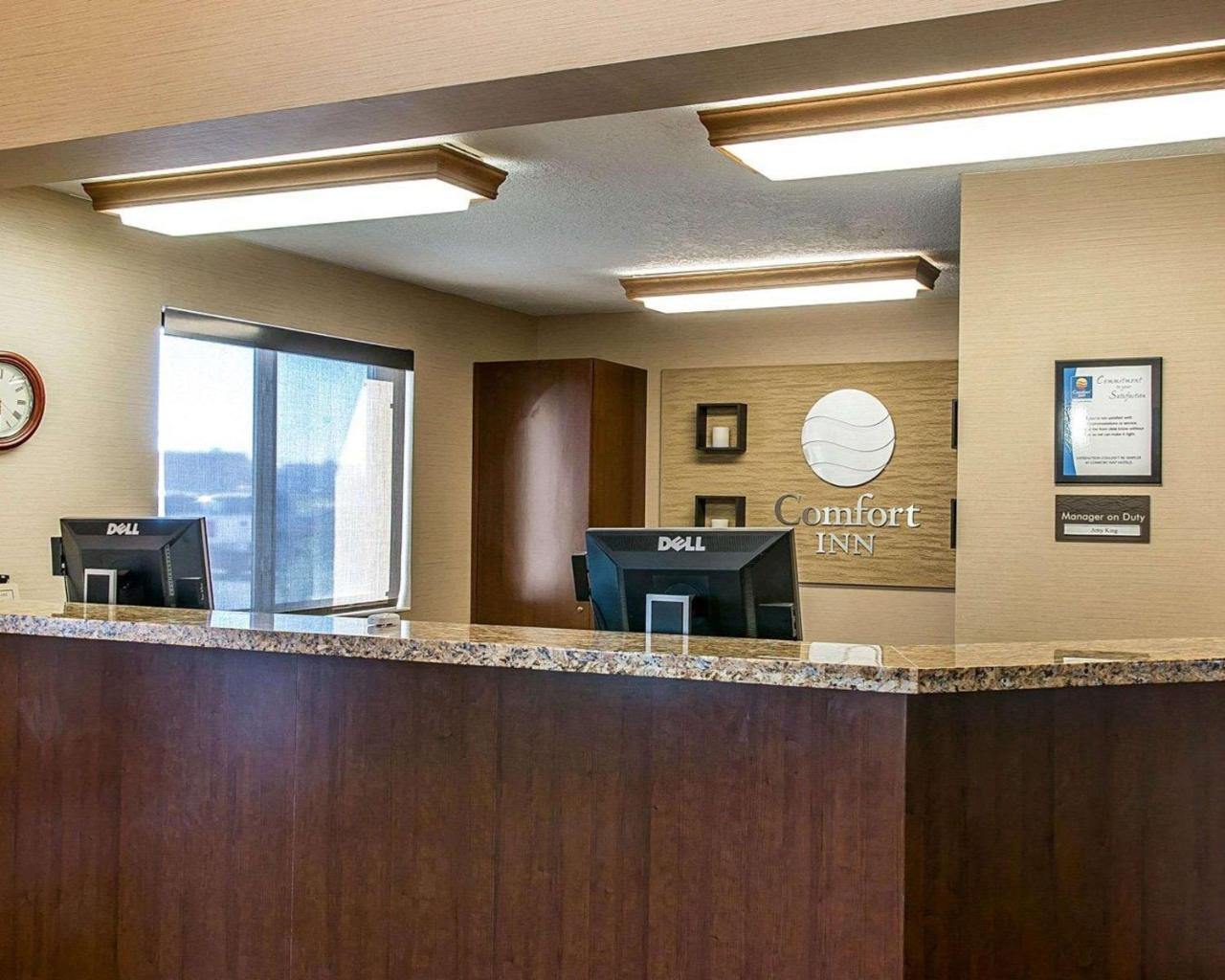 Bluffton Inn & Suites Bagian luar foto