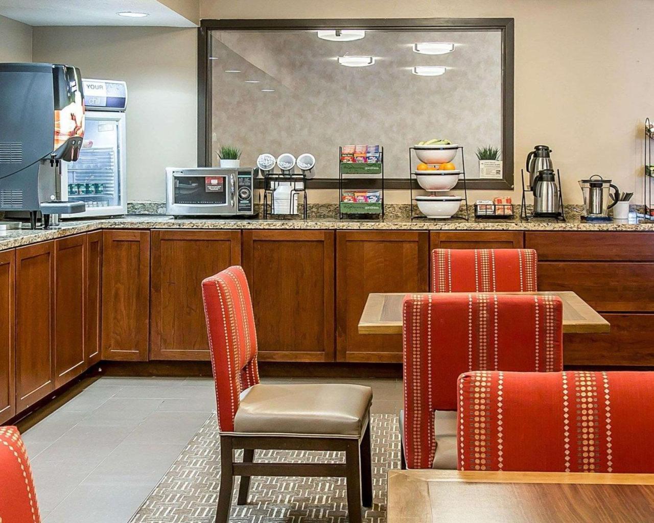 Bluffton Inn & Suites Bagian luar foto