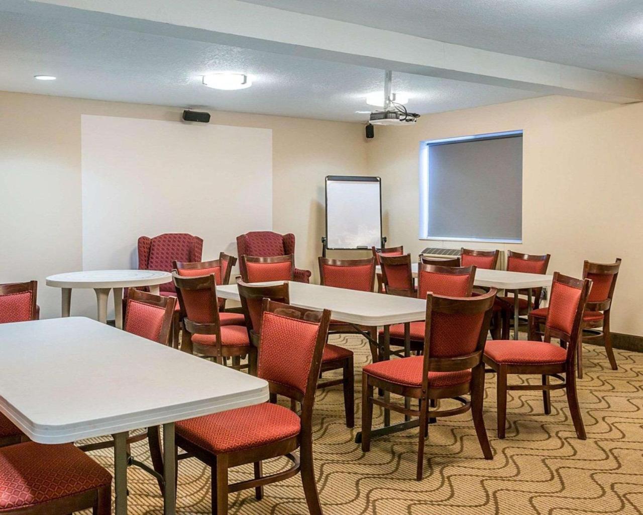 Bluffton Inn & Suites Bagian luar foto