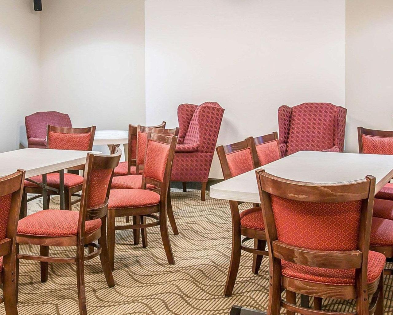 Bluffton Inn & Suites Bagian luar foto